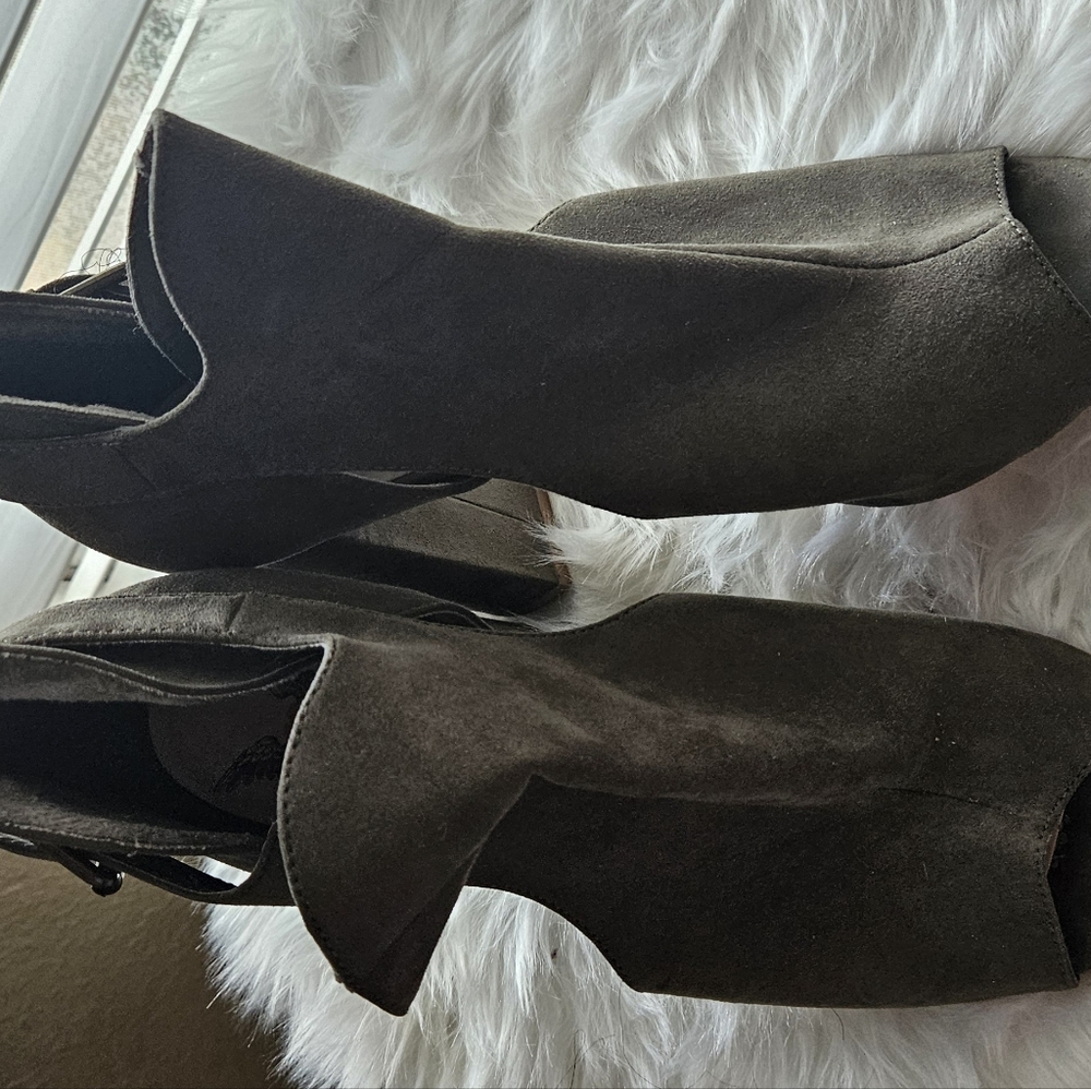 Penny Loves Kenny green open toe booties